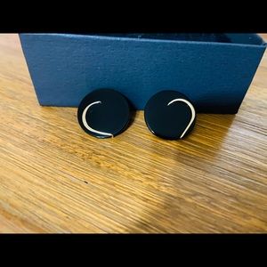 14 k solid gold onyx earrings